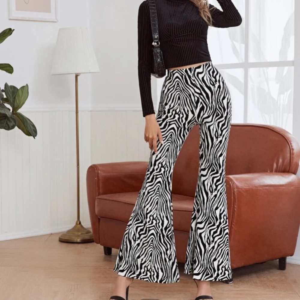 Cute zebra stripped Flare Leg Pants 🦓
